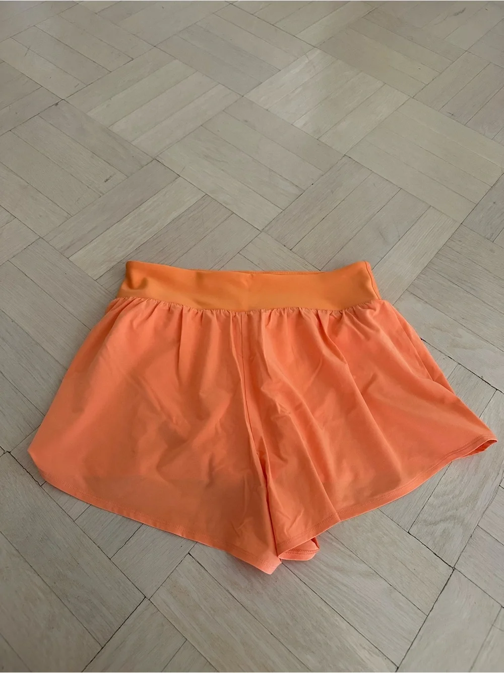 Alo Yoga Victory Running Short Orange Satsuma Breeze Medium